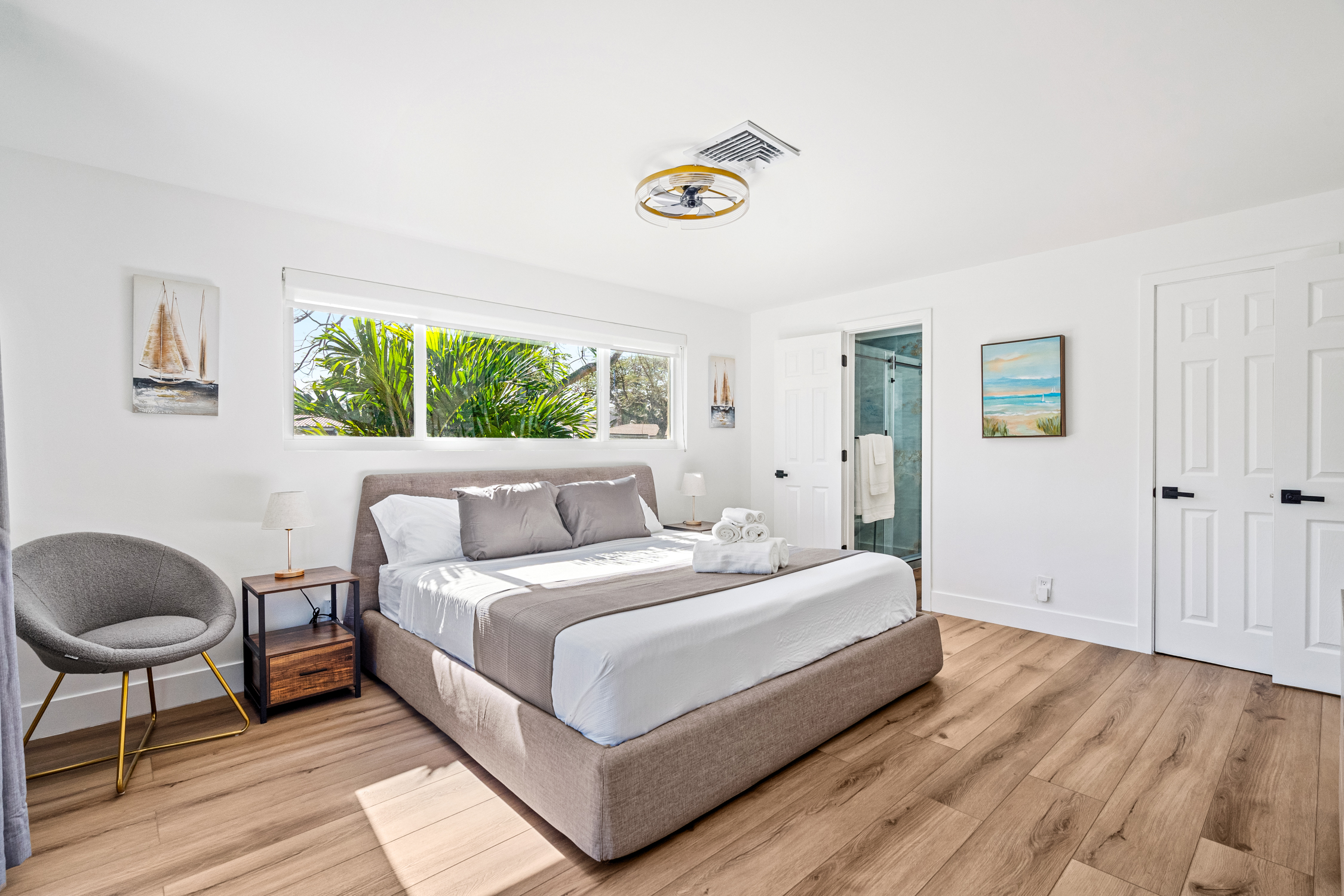 Bedroom 1 - King bed, ensuite Bathroom 1