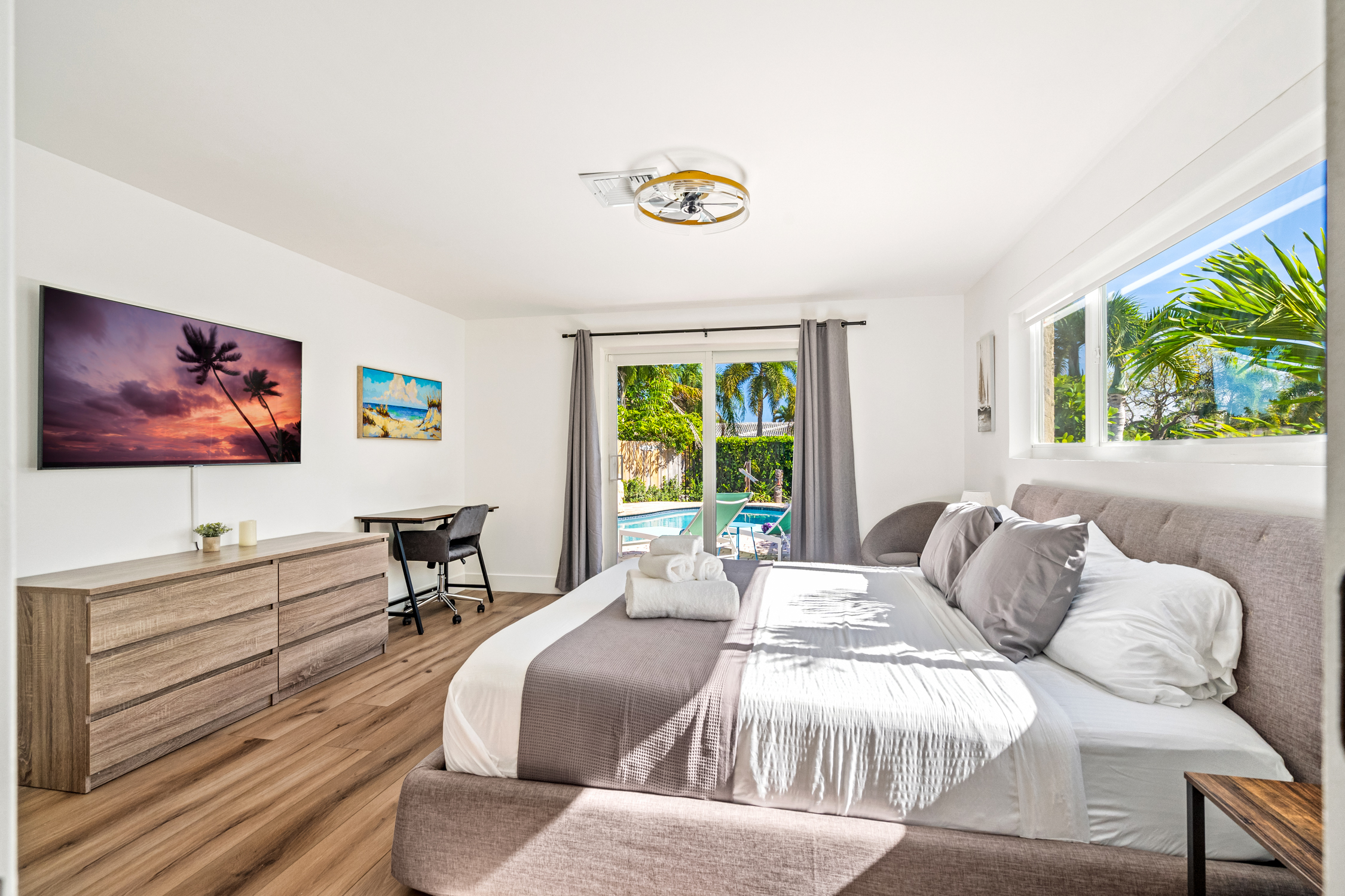 Bedroom 1 - King bed, ensuite Bathroom 1