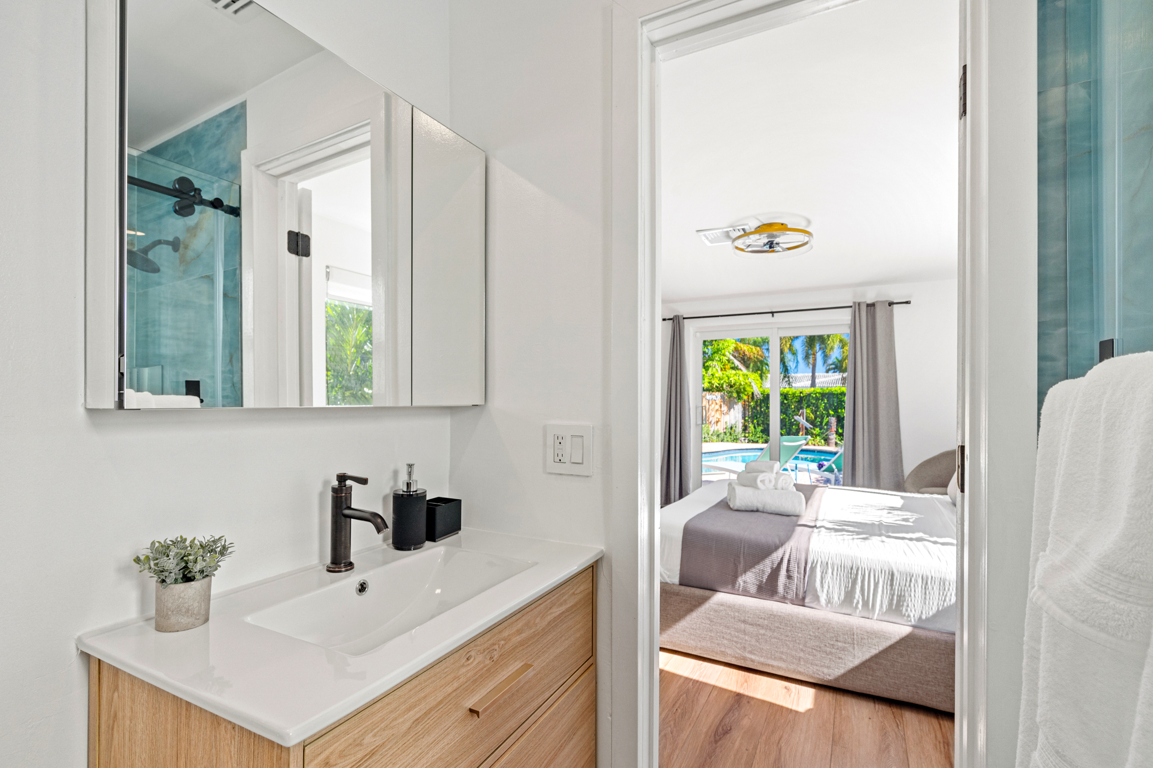 Bathroom 1, attached to Bedroom 1