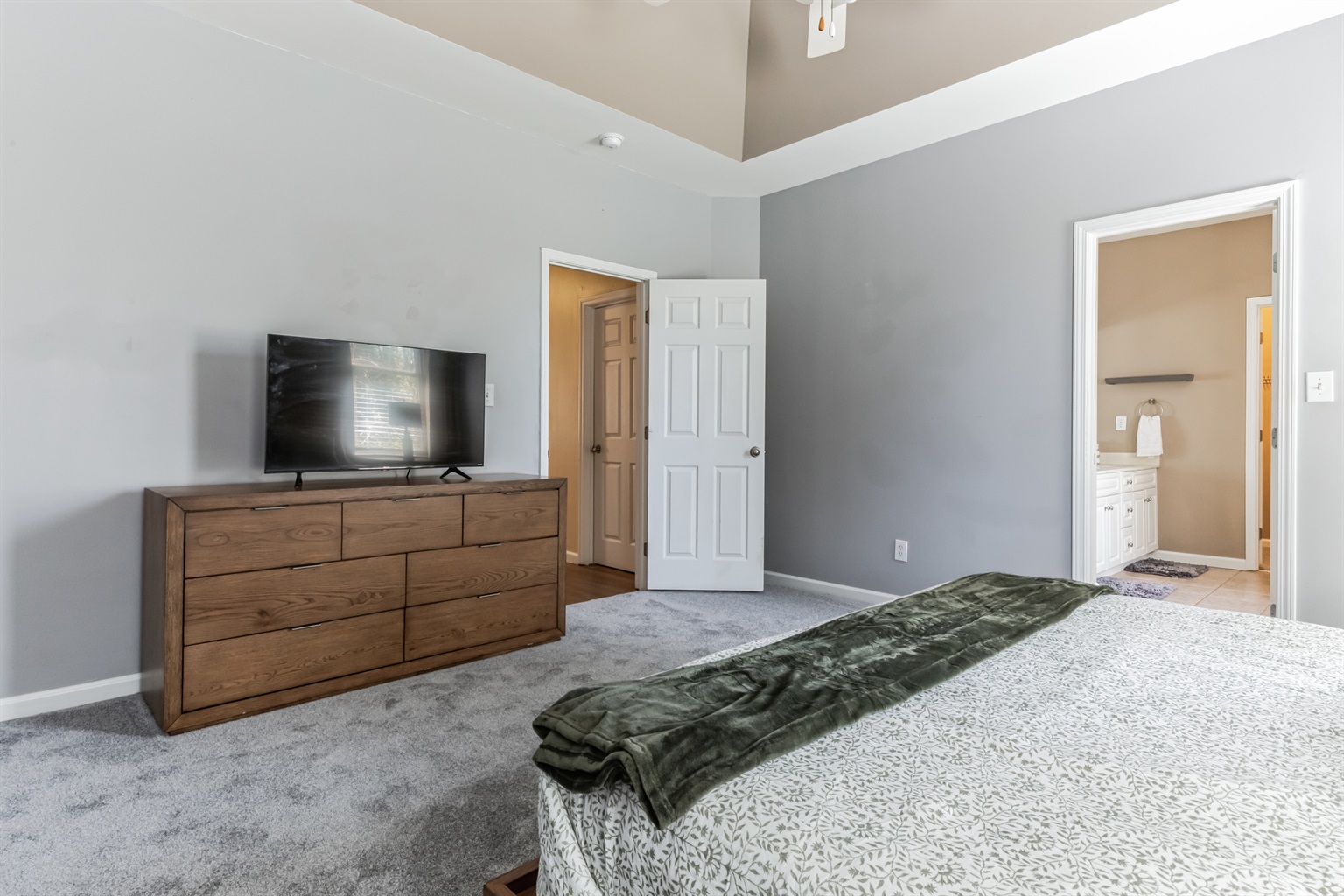 quaint-homey-cottage-style-house-in-harvest-alabama/