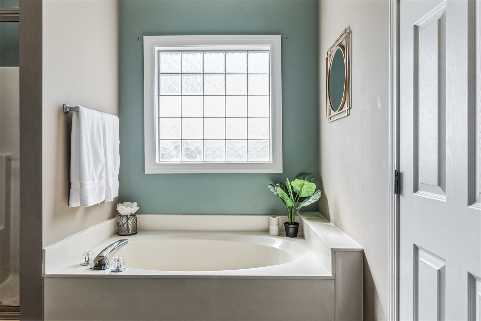 quaint-homey-cottage-style-house-in-harvest-alabama/