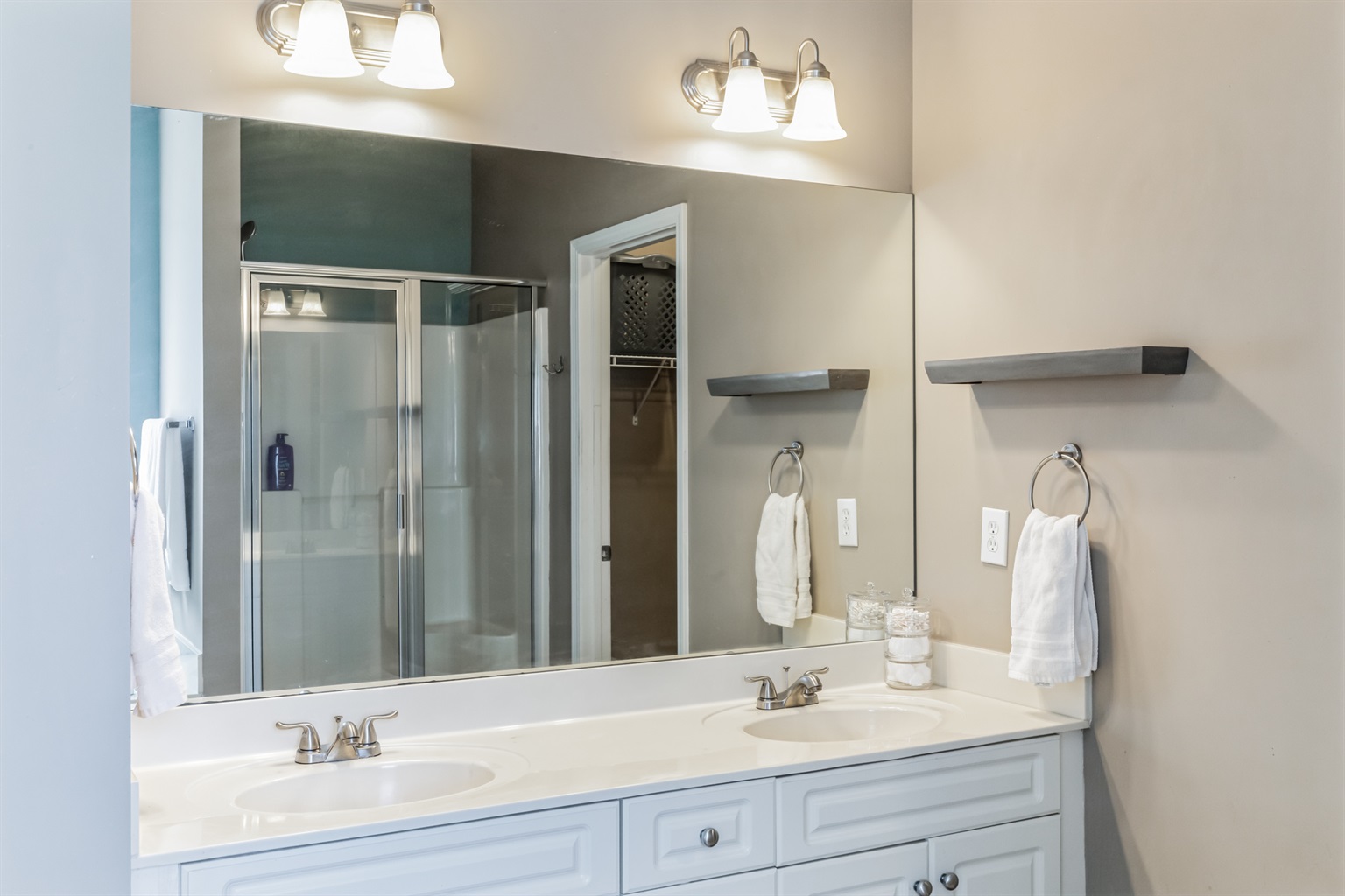 quaint-homey-cottage-style-house-in-harvest-alabama/