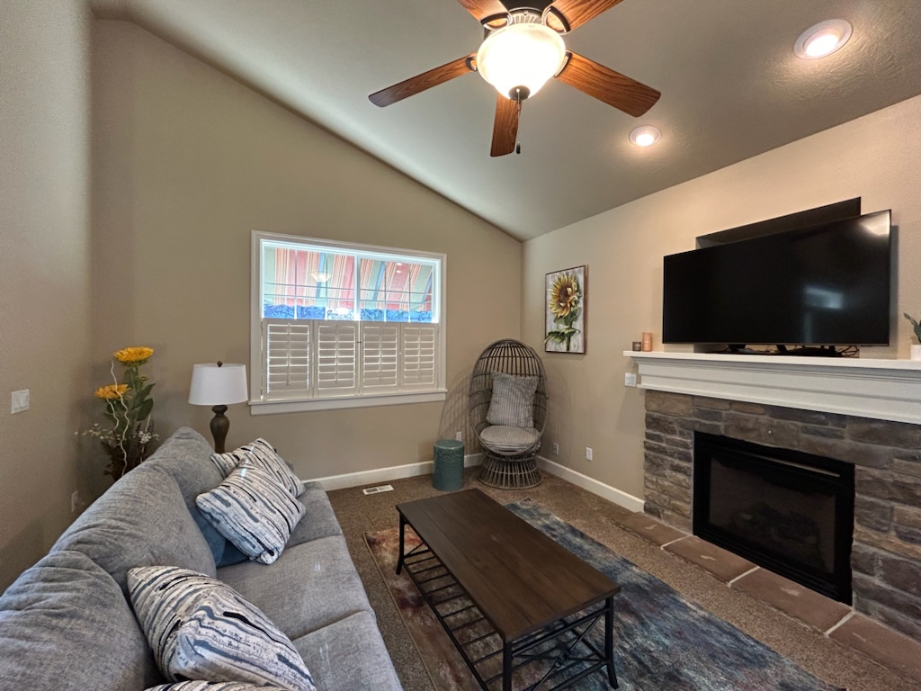 game-room-or-3br-or-outdoor-seating-bbq/