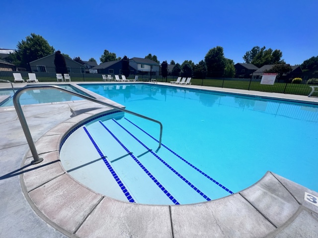 spacious-5-bedroom-retreat-with-pool-access/