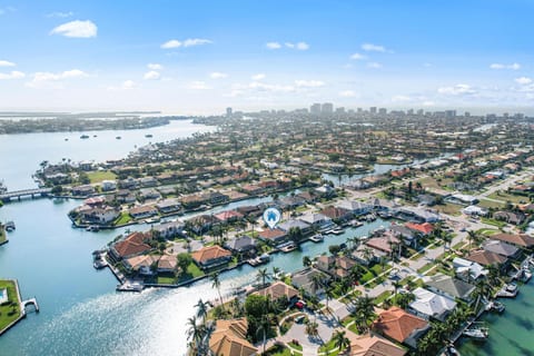 Located neat Robert's bay and 1 mile from public beach.