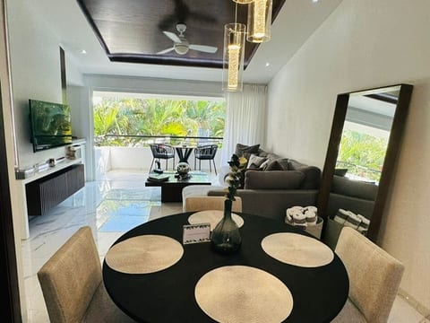 Dinning Room/Living Room/ Balcony