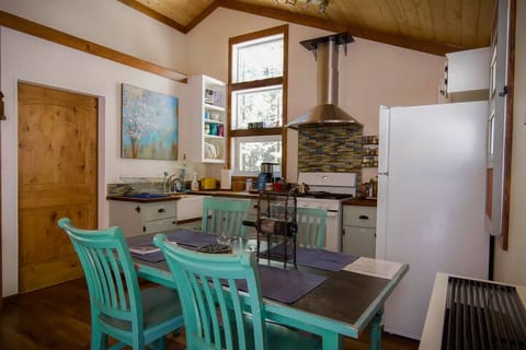 Modern-Chic Lassen Cabin