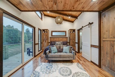 Cozy Treehouse | Hot Tub | Fire Pit | Pet Friendly