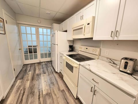 Apt #1 Extended Stay 2 Bedroom near downtown Huron