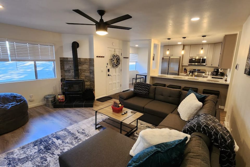*New*Apres Ski Condo 2 BR/2 Bath - Mammoth Lakes