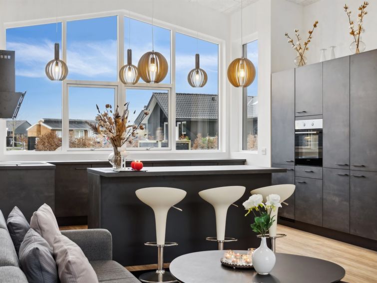 nissine-300m-from-the-sea/