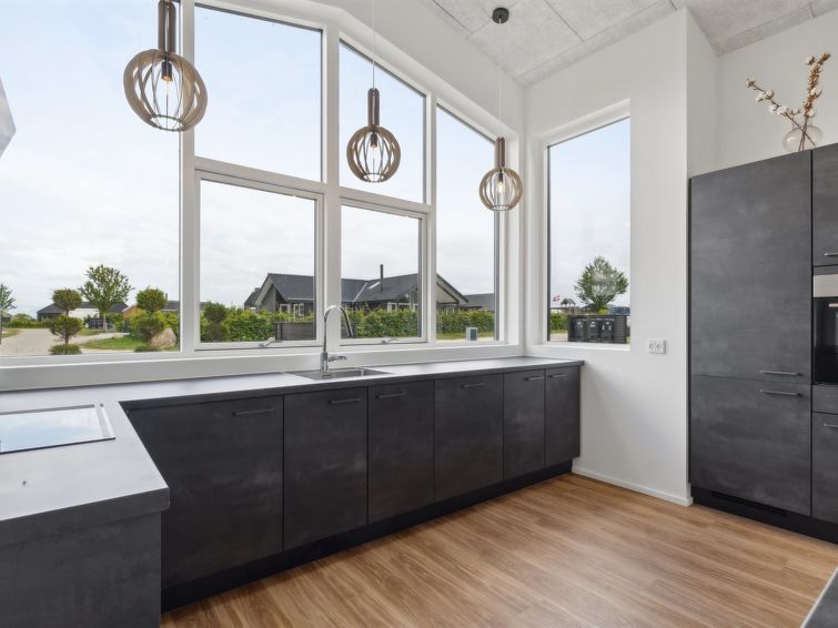 nissine-300m-from-the-sea/