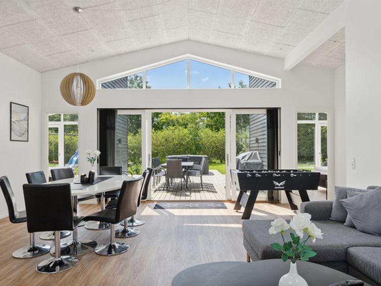 nissine-300m-from-the-sea/