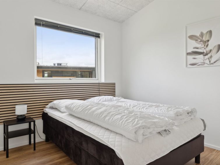 nissine-300m-from-the-sea/