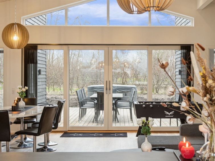 nissine-300m-from-the-sea/