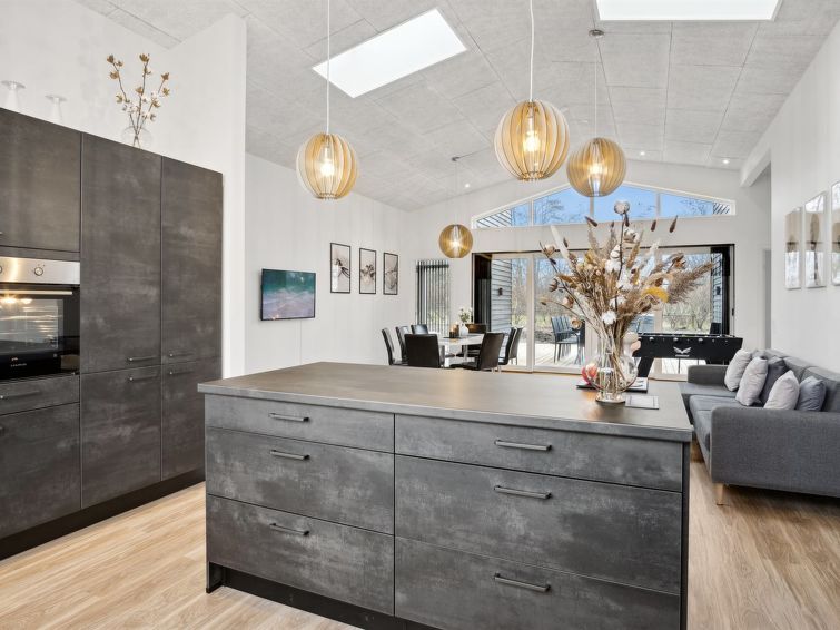 nissine-300m-from-the-sea/