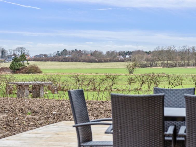 nissine-300m-from-the-sea/