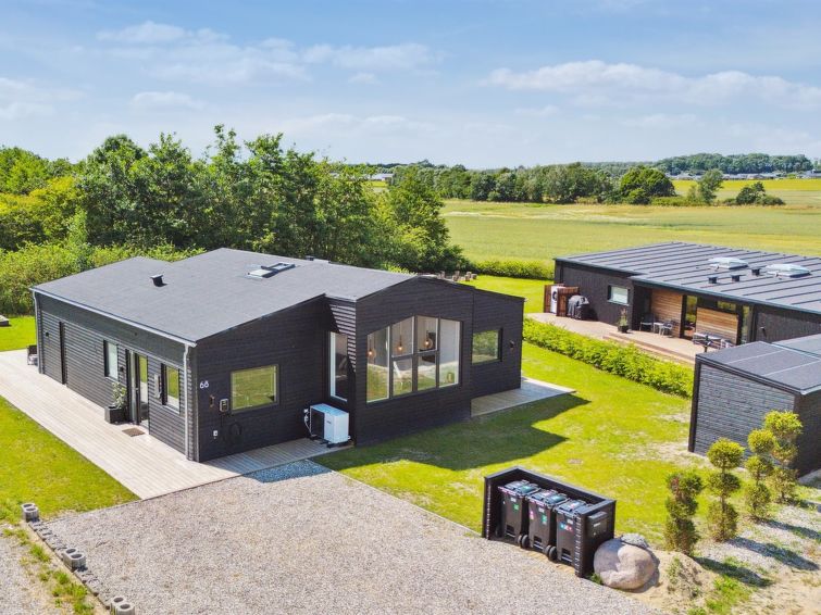 nissine-300m-from-the-sea/