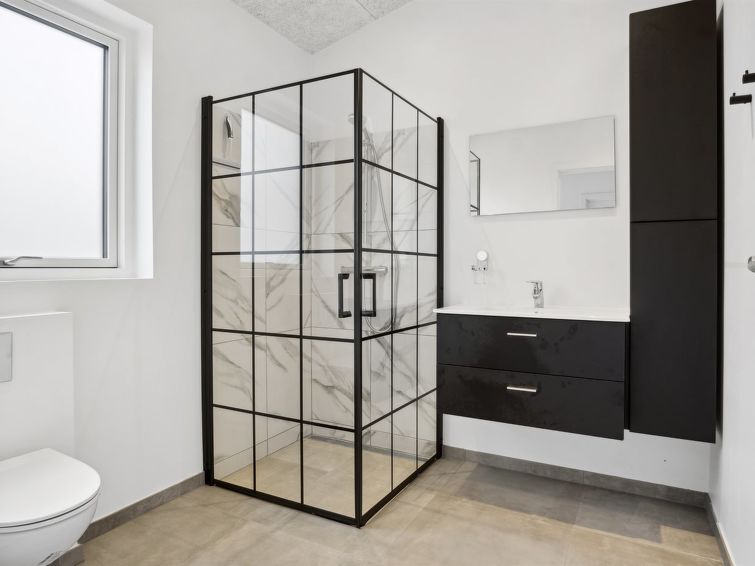 nissine-300m-from-the-sea/