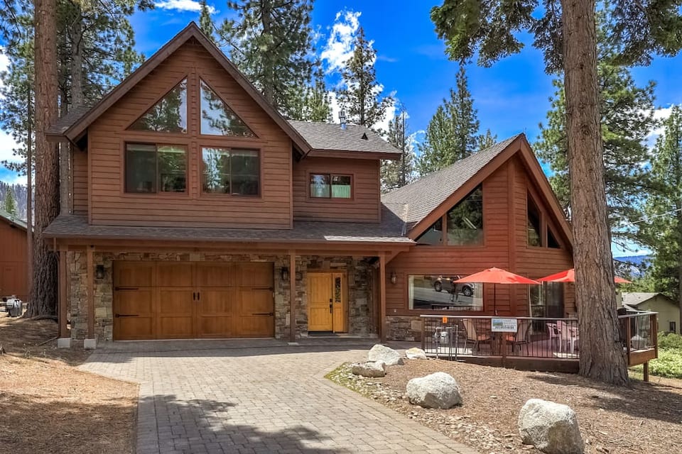 Located in a serene setting, the front deck is a great place to relax during warm days. Behind the house and to one side are two conservancy lots which offer privacy.
**The space above the garage/entry is always vacant and not part of the rental**