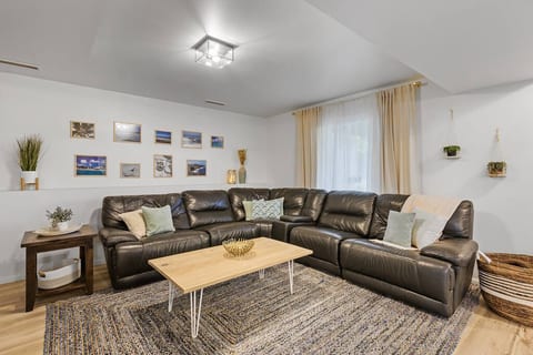 Roomy Luxury Lakeside Guest Suite | Pet-friendly