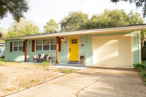 Gorgeous, freshly painted house with lots of parking. Grass seed has recently been spread and the yard will continue to improve.