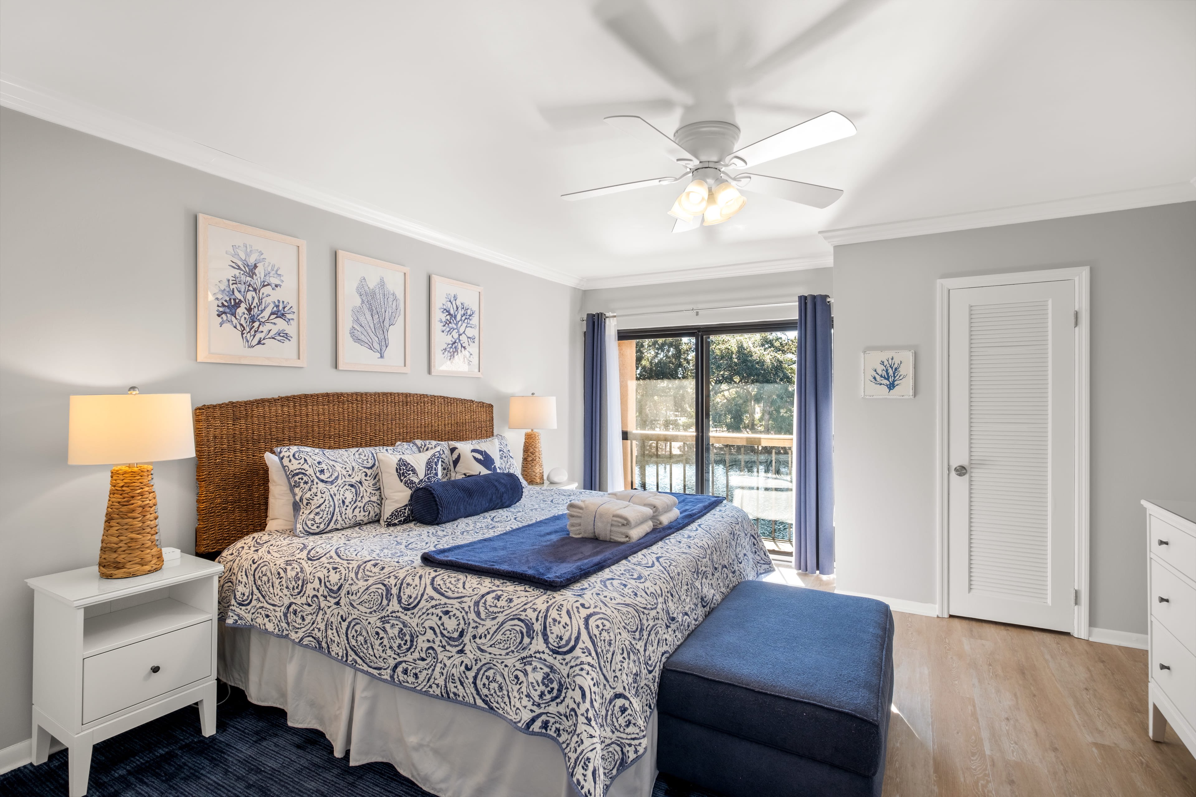 Large king master with en suite, walk in closet and balcony