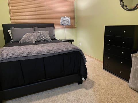 Cozy room with EASY self check in! 1-2 Travelers!