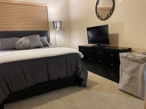 Spacious Room with EASY self check in. 1-2 Guest!