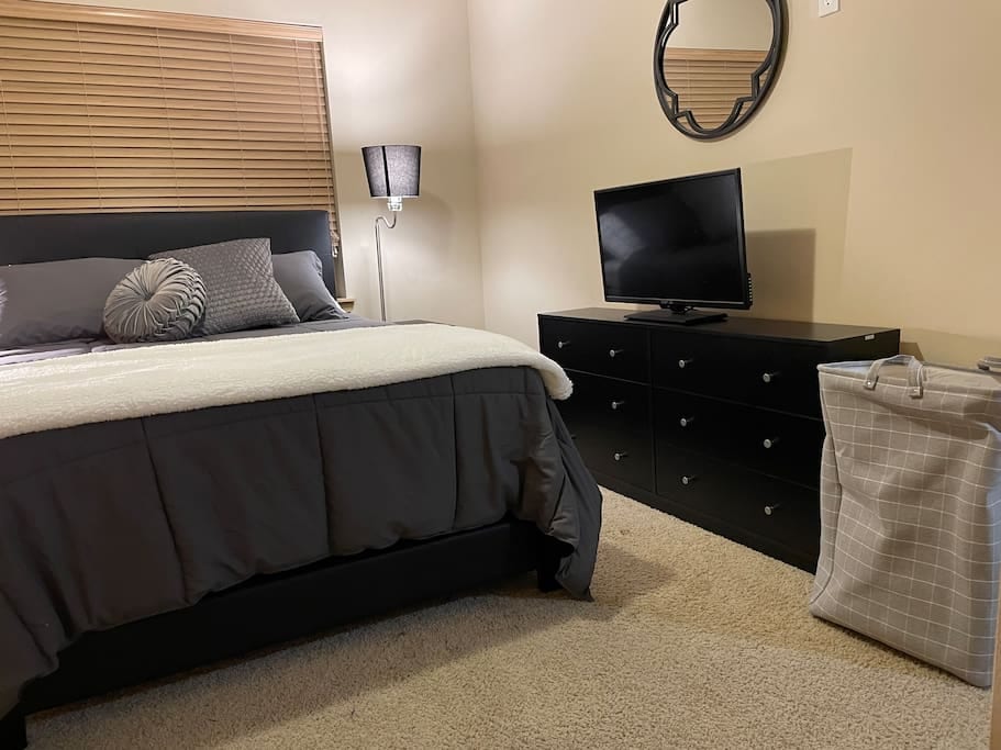 Spacious Room with EASY self check in. 1-2 Guest! - Puyallup