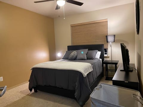 Spacious Room with EASY self check in. 1-2 Guest!