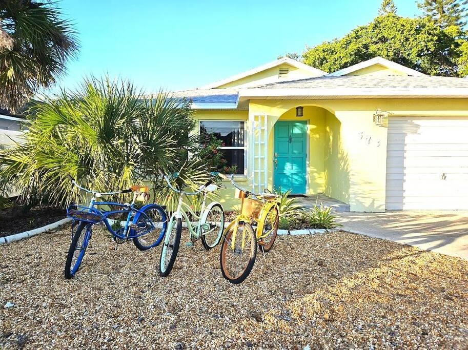 Home comes with 3 full size bikes for exploring.  - Naples Beach house retreat, just 3 min. to beach - North Naples