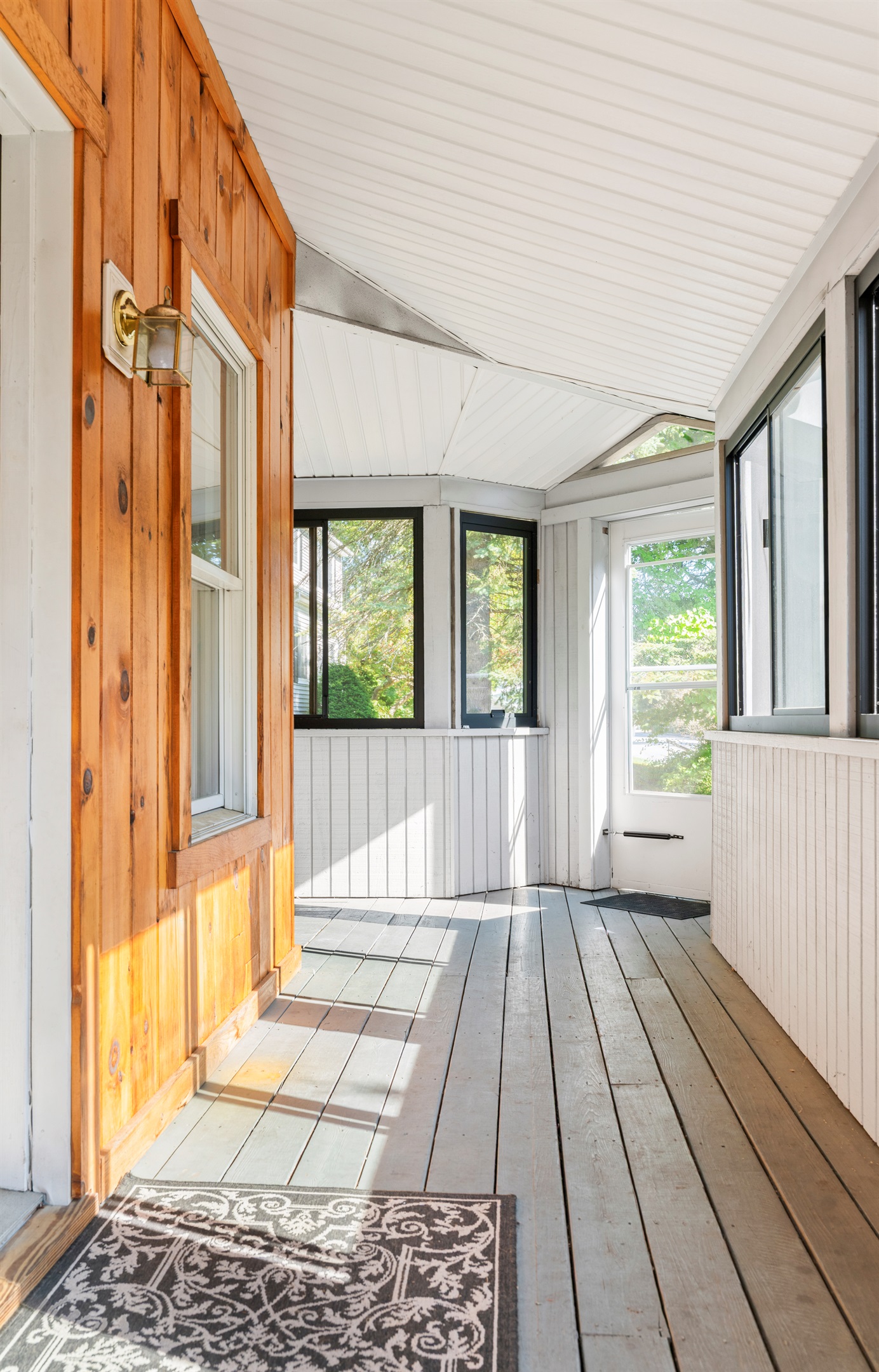 the-lake-george-village-house/