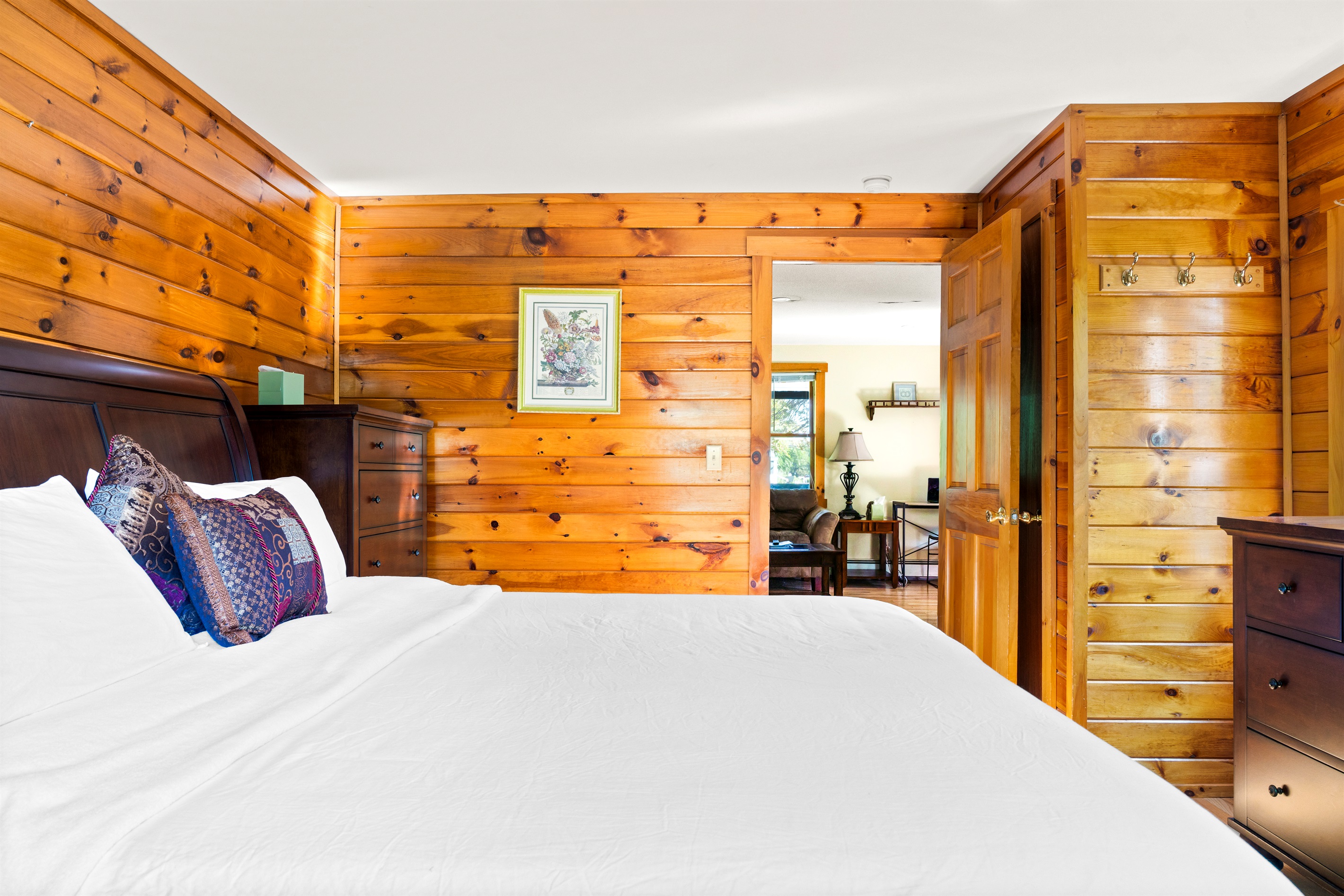 the-lake-george-village-house/