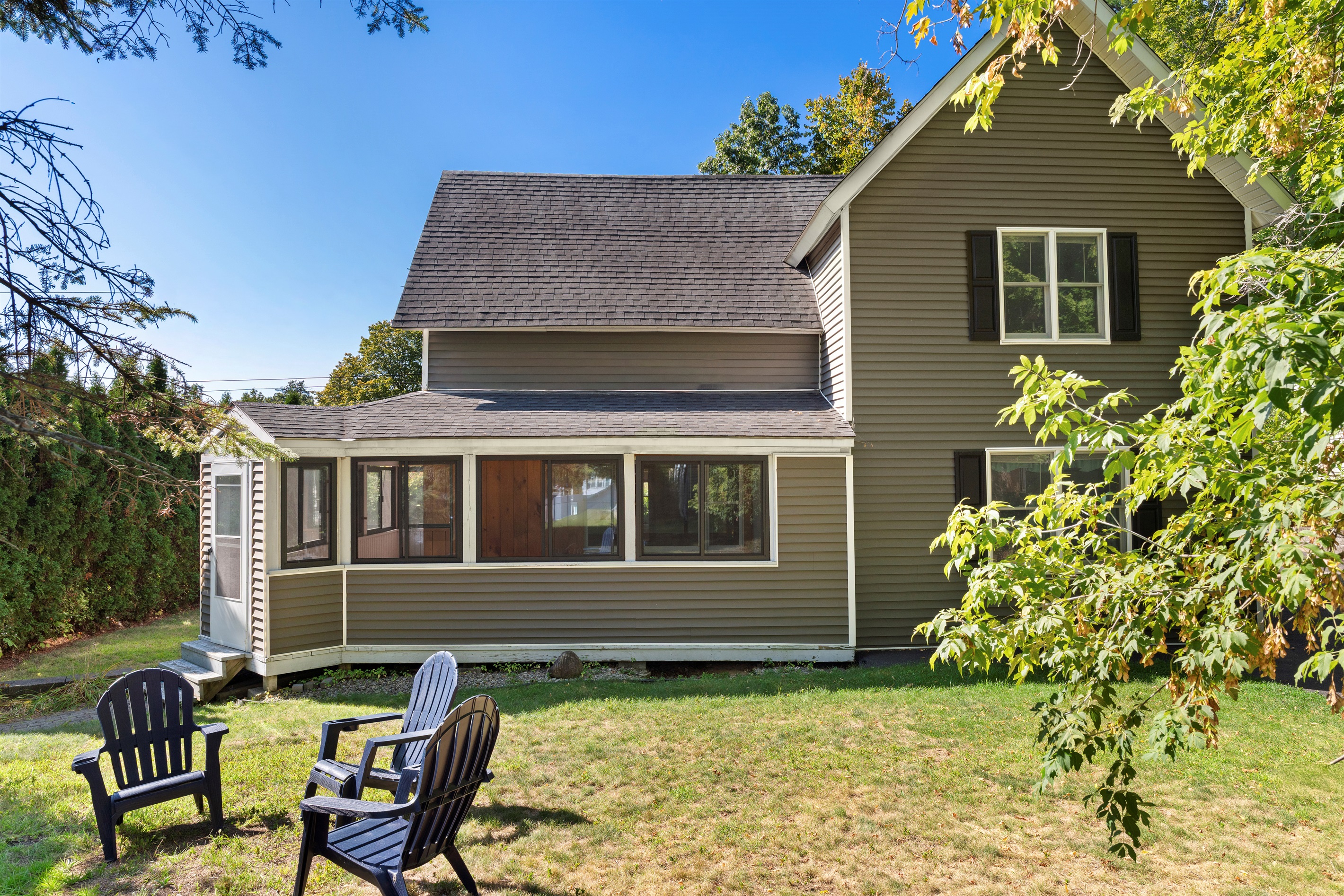 the-lake-george-village-house/