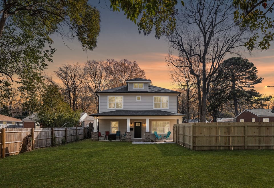 Enjoy the large fenced-in yard and dreamy sunsets with your friends and four-legged buddies. Perfect location for groups! 