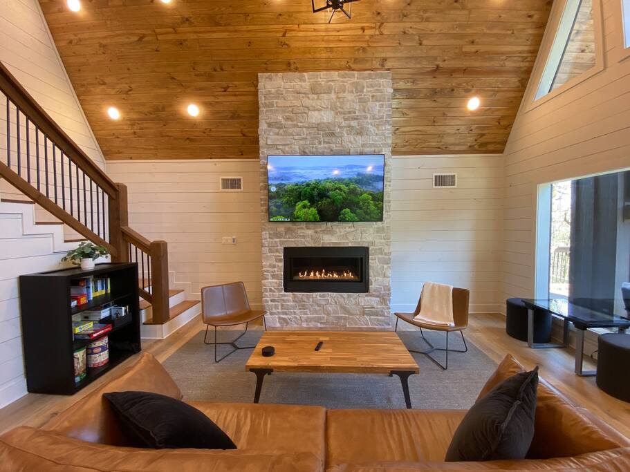 A Charming modern living room with fireplace and TV, featuring stylish furniture.