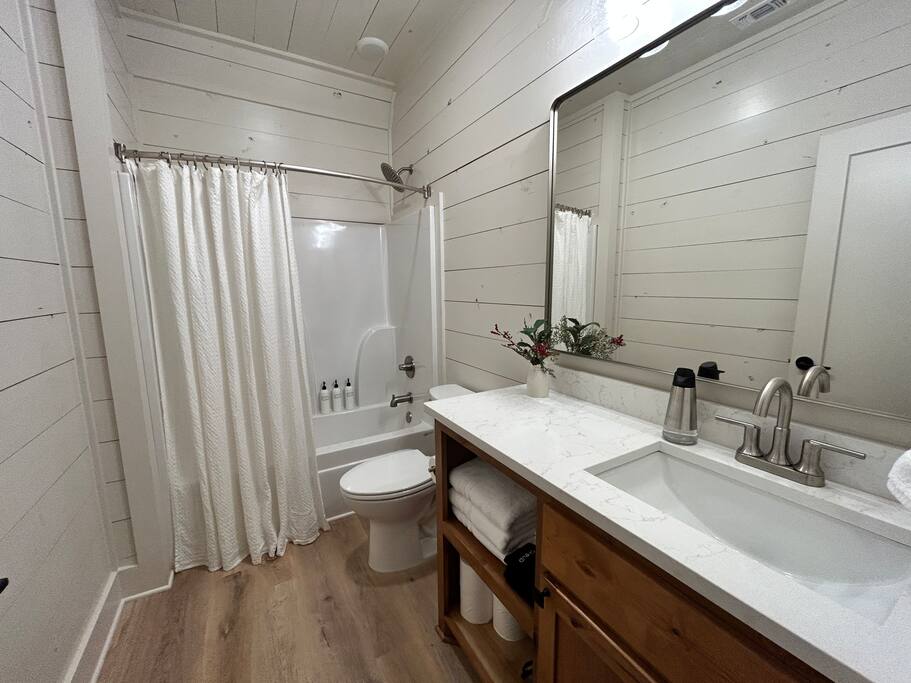 Rustic charm meets modern elegance in this stylish farmhouse bathroom retreat.
