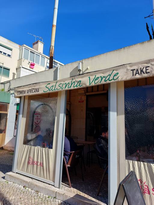 Homy food: 200m down, on the main street. The entrance could be nicer, but the food is delicious and affordable - Augusto - your family house in the heart of Lisbon - Lisbon