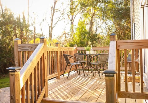 Sleeps 12! 5 BDRM-2 Kings,3 Queens-Deck & Patio-Mins to PI & Beaufort
