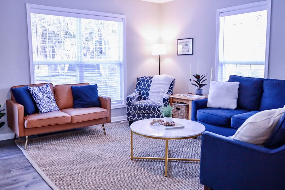 Sleeps 12! 5 BDRM-2 Kings,3 Queens-Deck & Patio-Mins to PI & Beaufort - Port Royal