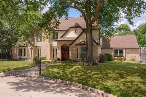 Front entrance, view 3