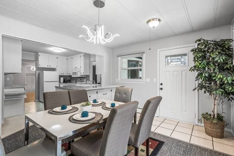 Comfy Homestay-Private Backyard-near St Paul