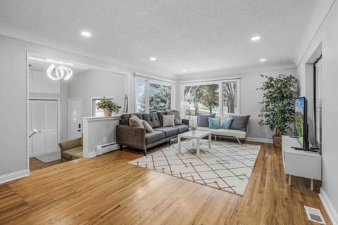 Comfy Homestay-Private Backyard-near St Paul