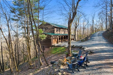 Sleeps 16 - Long Range Views -Private Ski Cabin
