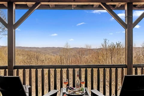 Sleeps 16 - Long Range Views -Private Ski Cabin