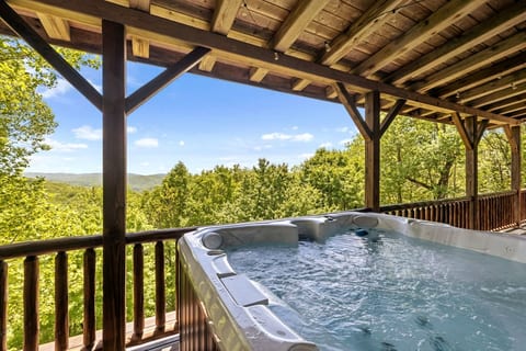 Sleeps 16 - Long Range Views -Private Ski Cabin