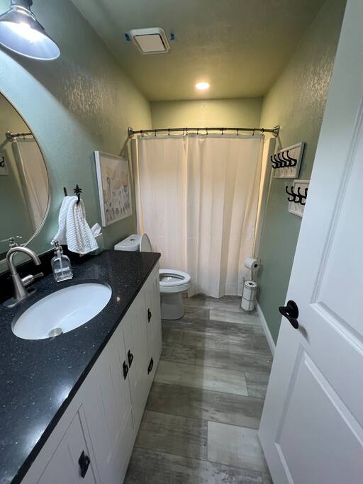 Full Bathroom - 5 Minutes To South Higgins Lake State Park - Roscommon