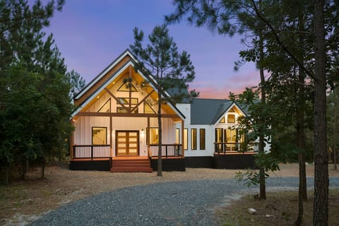 *New Luxury Cabin | Hot Tub | Foosball | Fireplace