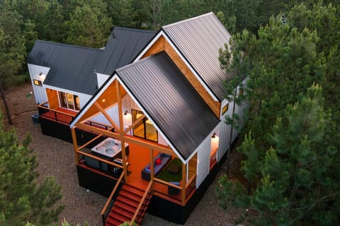 *New Luxury Cabin | Hot Tub | Foosball | Fireplace